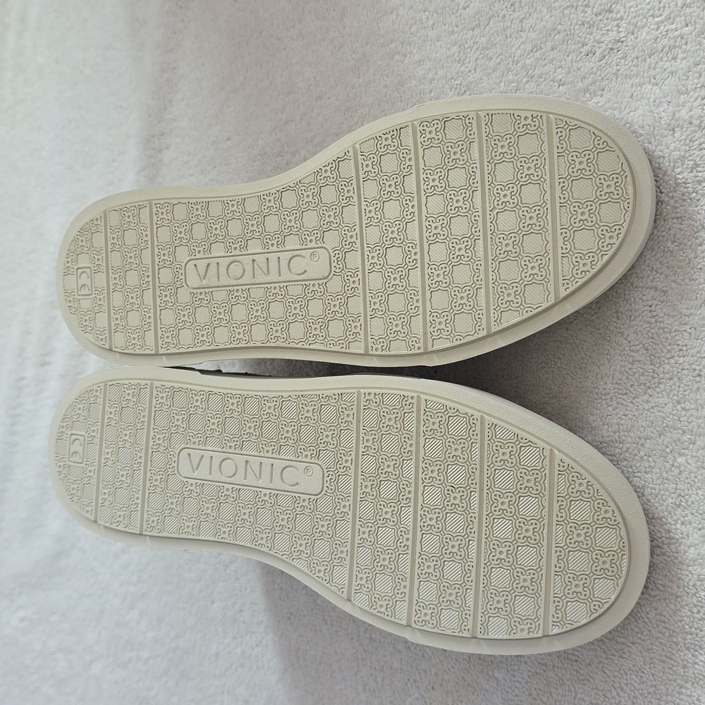 Vionic Kimmie Perforated Wheat Slip On Sneaker Womens Size 9 Nwob - Picture 15 of 16